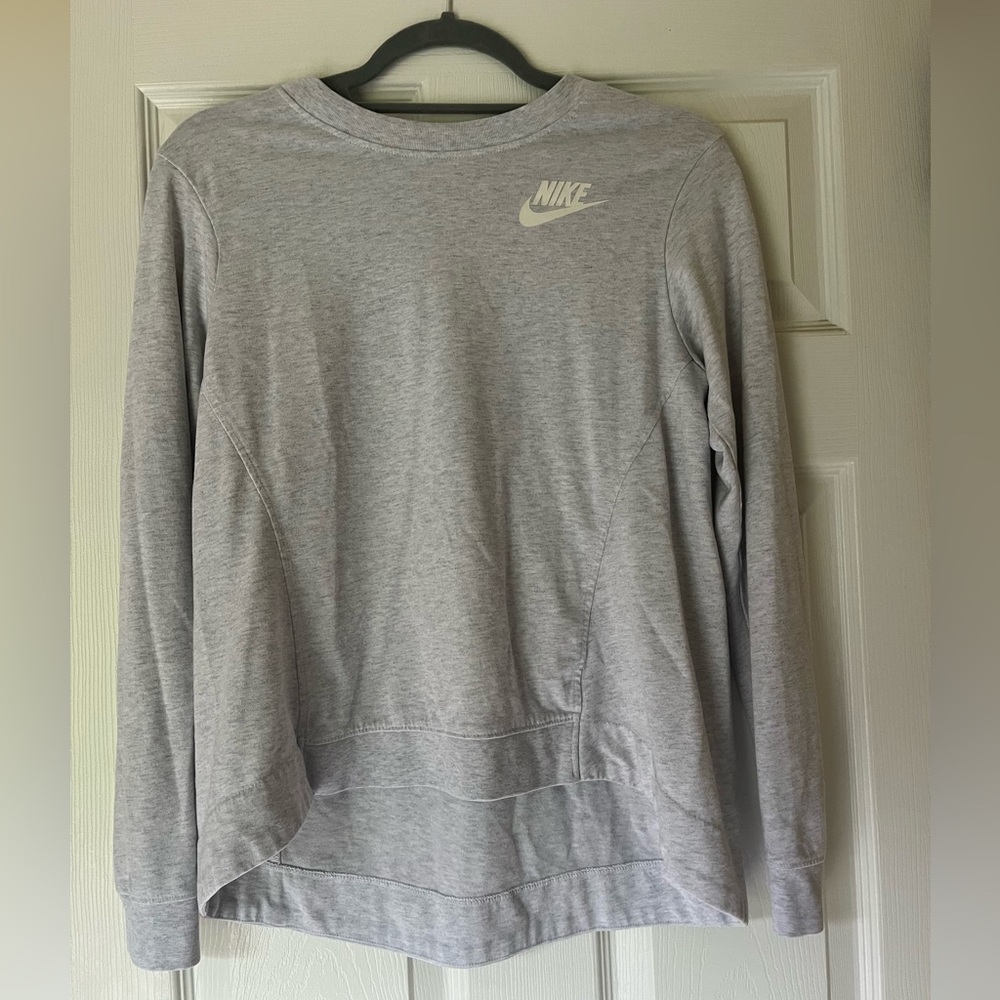 Nike | Light Grey Crew Neck Sweatshirt | Athletic Style
